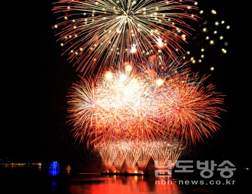 <사진설명> 여수가 주최한 세계불꽃축제..08.11.26. 
