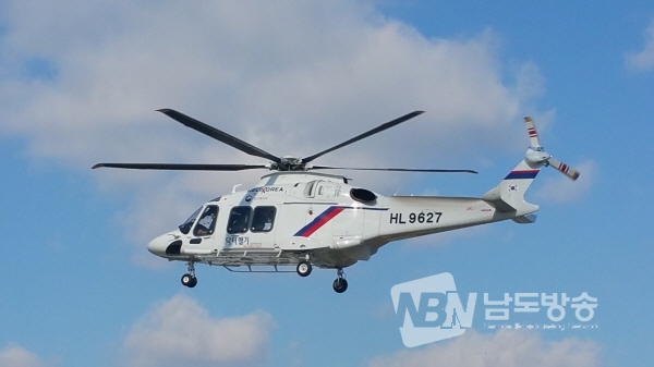 사진설명: 전국에서 처음으로 운항한 닥터헬기는 소형헬기(EC135), 날아다니는 응급실 ‘닥터헬기’가 중형헬기(AW-169)로 교체된다 <사진제공 전남도청>
