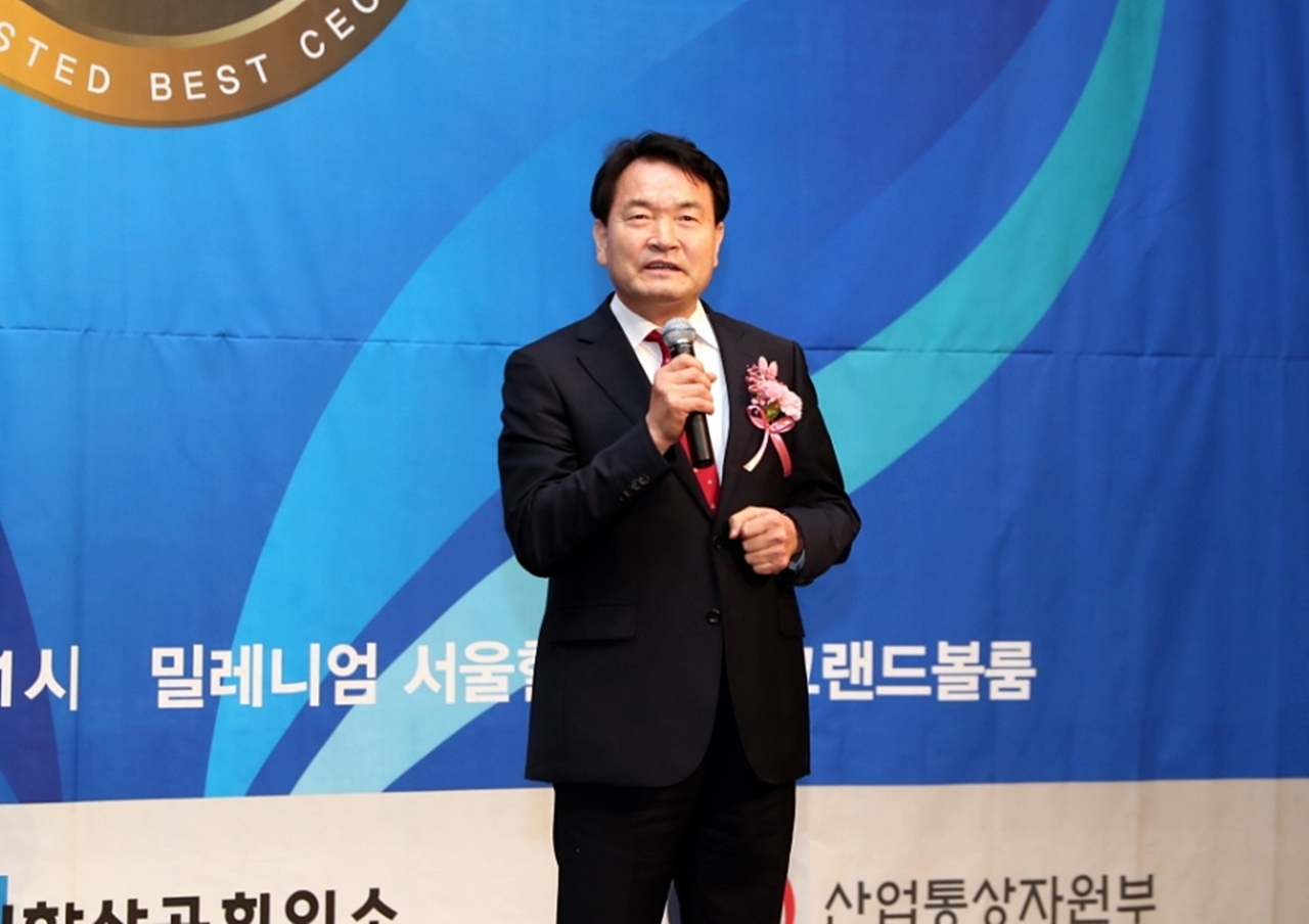 정종순 장흥군수가 ‘2019 대한민국 가장 신뢰받는 CEO 대상’을 수상했다.