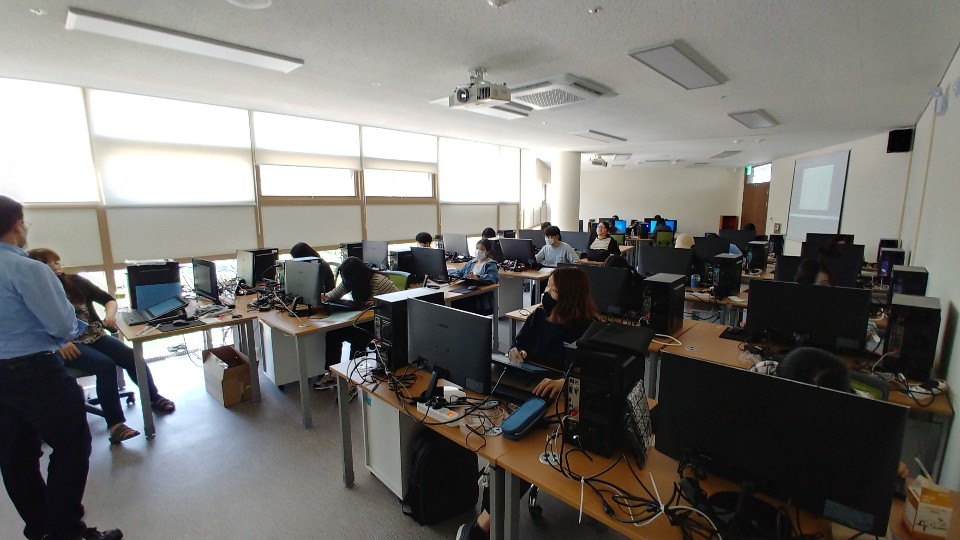 리쇼어링에 참가한 취업생들을 대상으로 테크니컬 전문 교육이 이뤄지고 있다.
