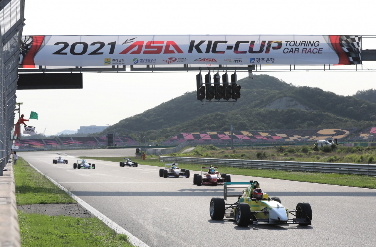 국내 대표 아마추어 대회인 2021시즌 ‘ASA KIC-CUP 투어링 카 레이스’(이하, ASA KIC-CUP)가 지난달 30일 국제자동차경주장에서 막을 올렸다.