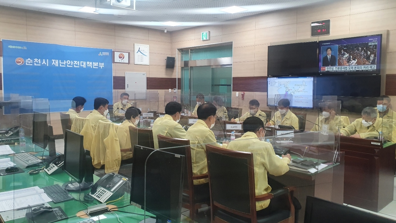 순천시는 23일 임채영 부시장 주재로 상황판단회의를 갖고 태풍 대비상황을 점검했다.