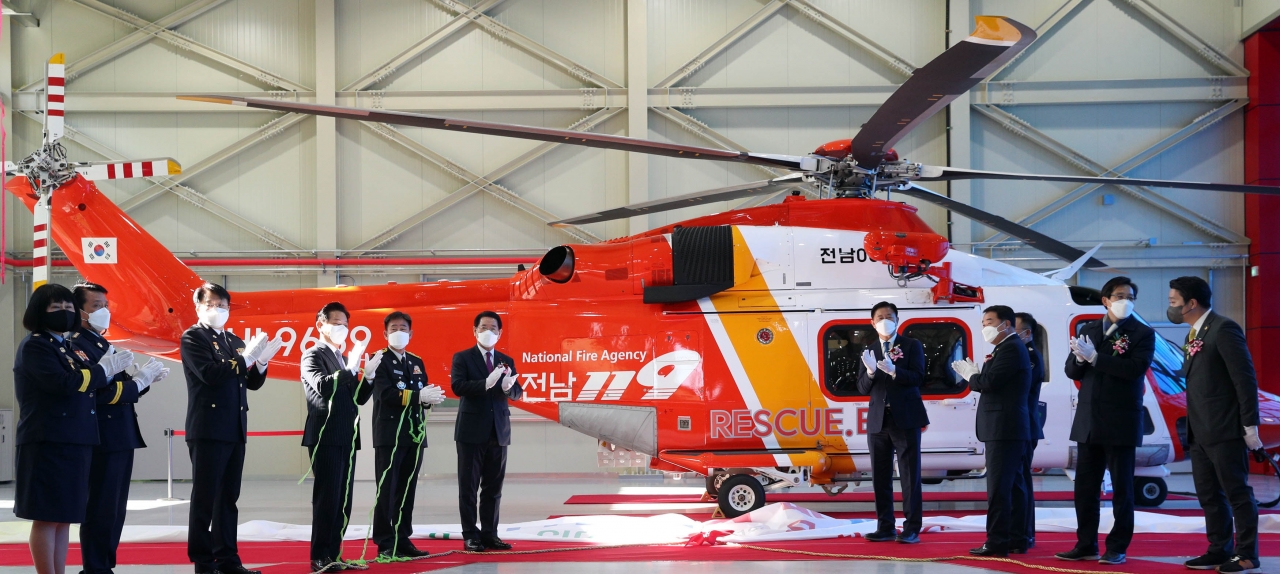 전남소방본부는 8일 영암 119항공대에서 중형 소방헬기(AW139) 취항식을 개최했다.