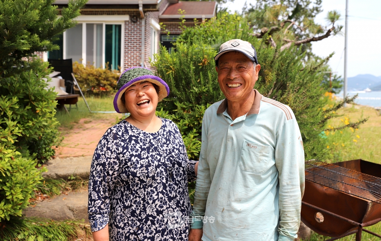 지난 2005년부터 여수 금죽도에 정착한 김채봉(70)‧정순희(66) 씨 부부는 이 섬에서 소박한 인생 2막을 열어가고 있다.