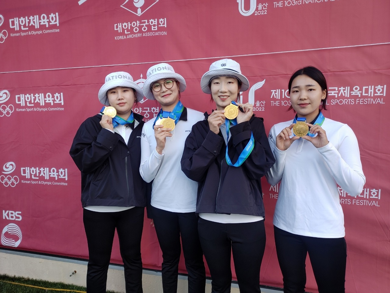 제103회 전국체전 양궁부 단체전 금메달을 획득한 순천시청 양궁부 선수들