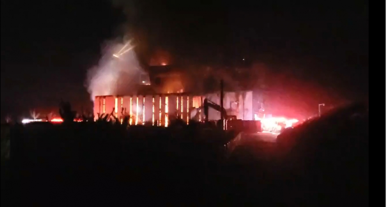 순천시 주암면에 위치한 자원순환센터에서 11일밤 7시 52분 경 화재가 발생했다. 사진=독자제공