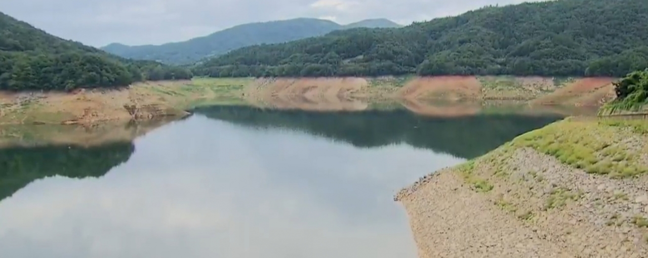 주암댐의 수량이 대폭 낮아진 가운데 물 부족 현상을 우려하고 있다.