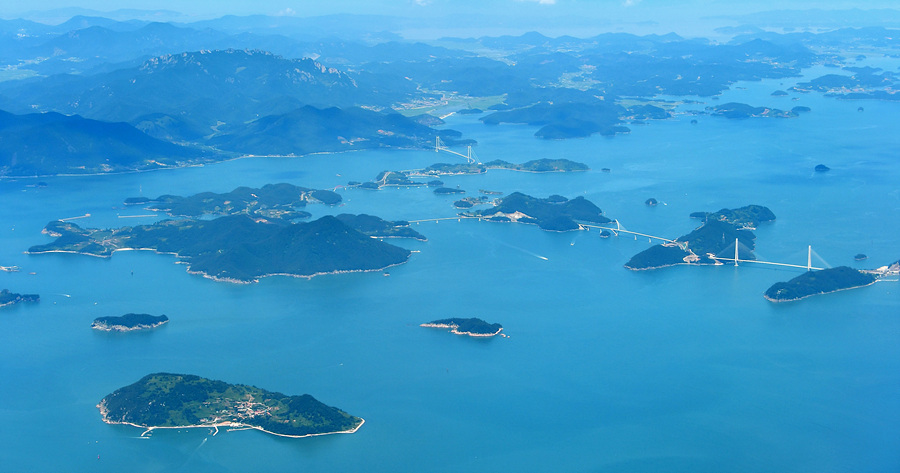 ▲푸른 바다와 섬이 인상적인 여수~고흥 연륙연도교 전경