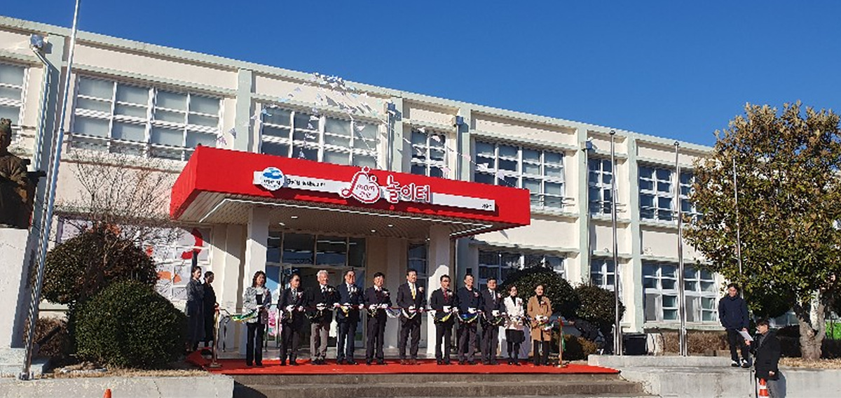 ▲공공형 실내놀이터로 재탄생한 여수시 화양면 나진초등학교 용창분교