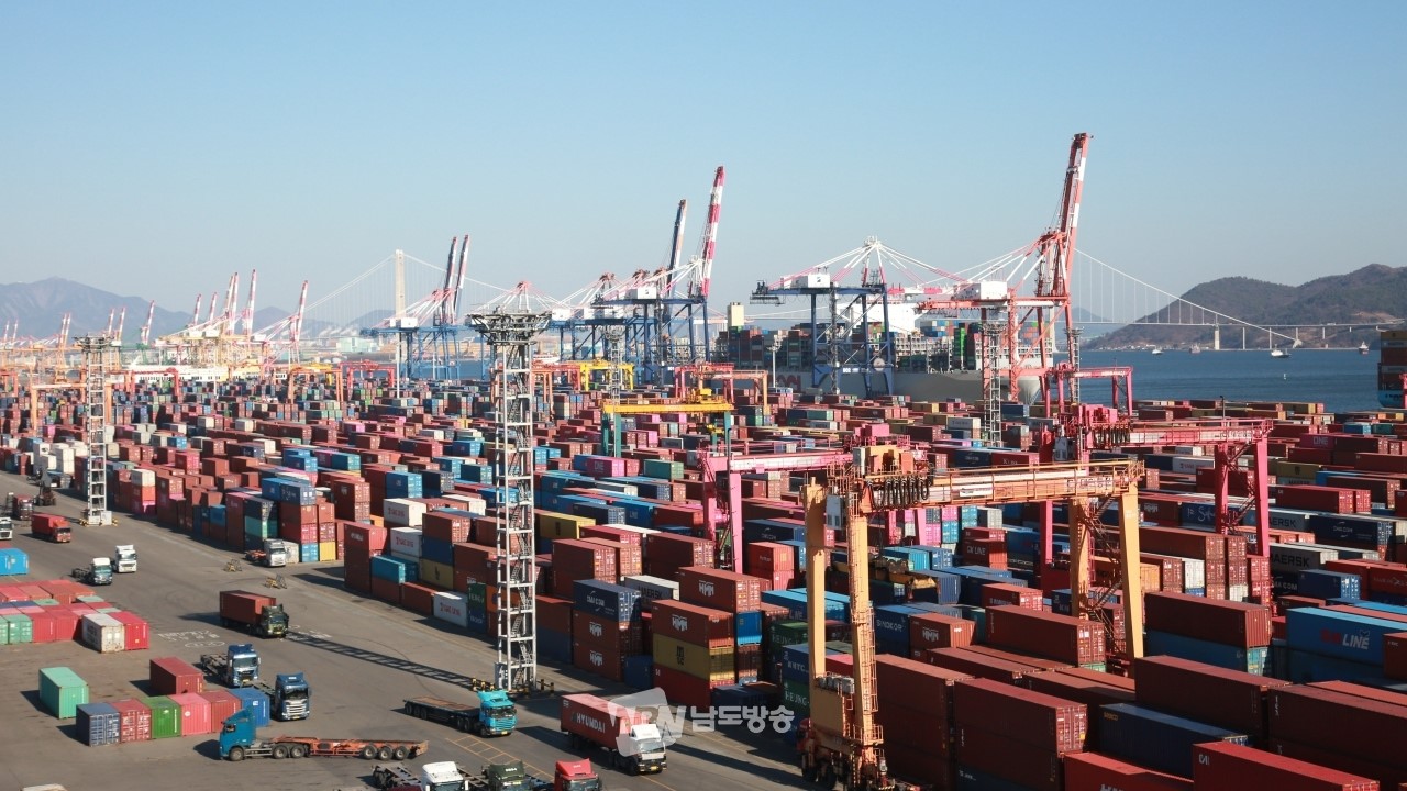 광양항 컨테이너 물동량 11개월 연속 증가세